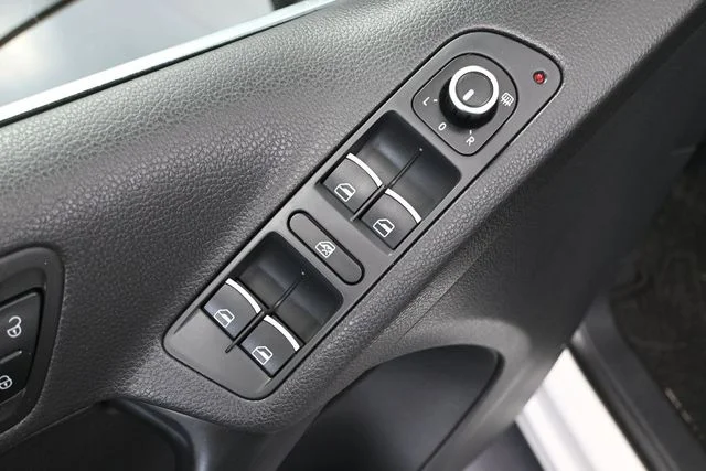 2013 Volkswagen Tiguan SE - Photo 18