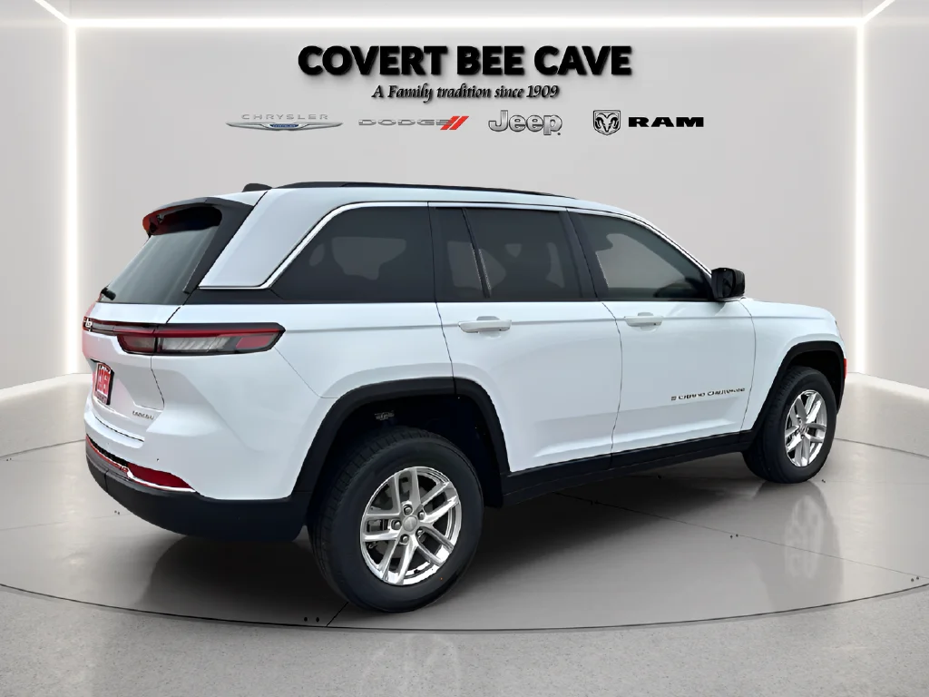 New 2026 Bright White Clear-Coat Exterior Paint Jeep Laredo image 10