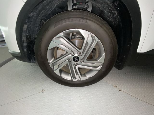 Used 2023 White Hyundai SEL image 10