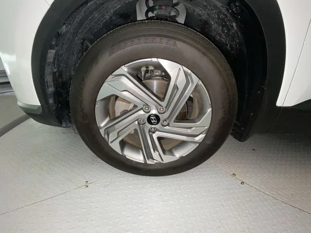 Used 2023 White Hyundai SEL image 10