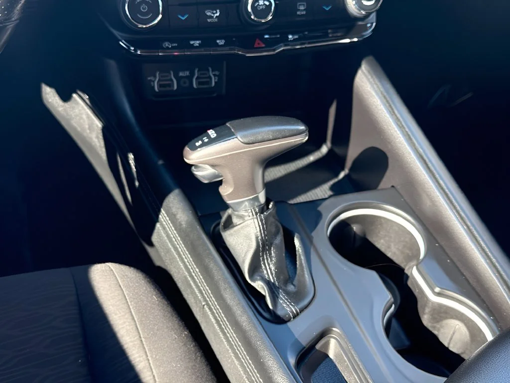 Used 2022 White Dodge SXT image 15
