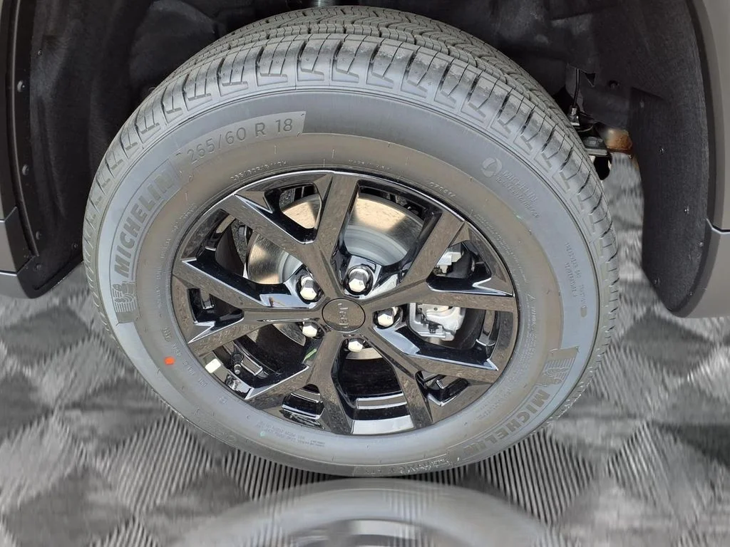 New 2026 Baltic Gray Metallic Clear-Coat Exterior Paint Jeep Altitude image 20