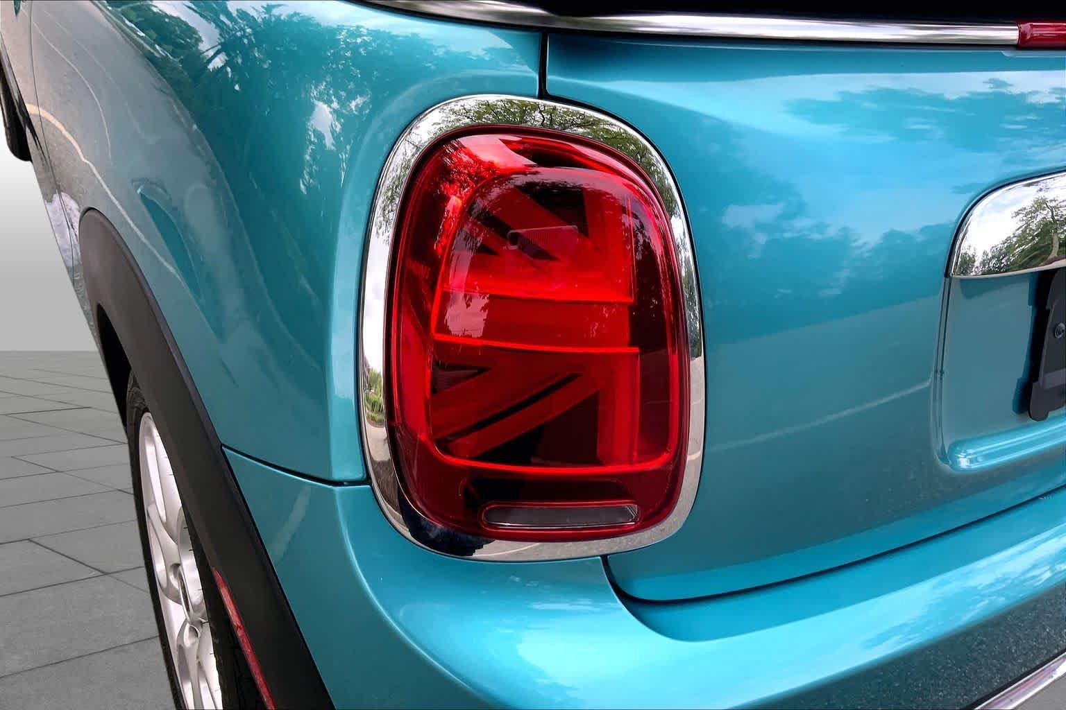 Used 2020 Caribbean Aqua Metallic MINI Cooper image 27