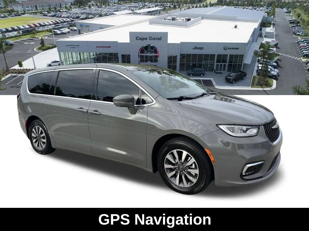 Certified Used 2022 White Chrysler Touring L image 3