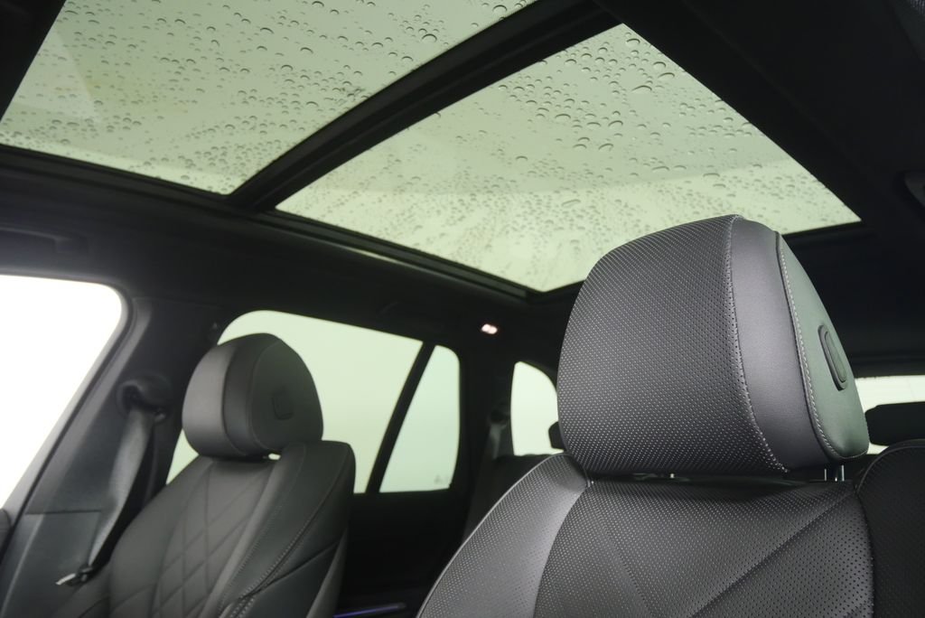 Used 2023 Jet Black BMW sDrive40i image 11