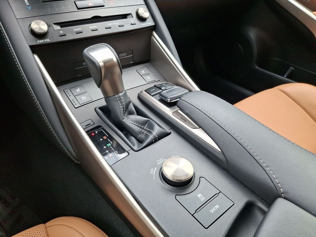 Used 2018 White Lexus 300 image 22