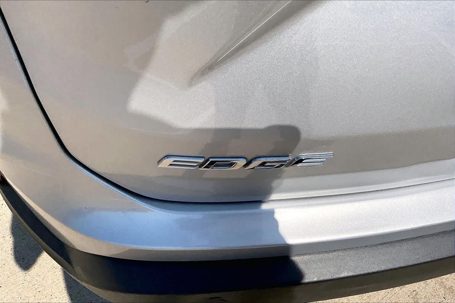 Used 2019 Ingot Silver Metallic Ford SE image 10