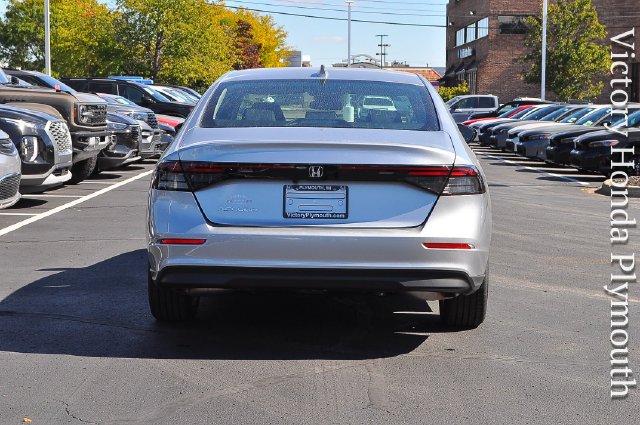 New 2026 Solar Silver Metallic Honda LX image 4