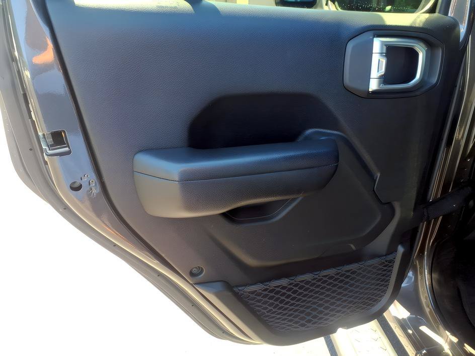 Used 2018 Granite Crystal Metallic Clearcoat Jeep Rubicon image 13