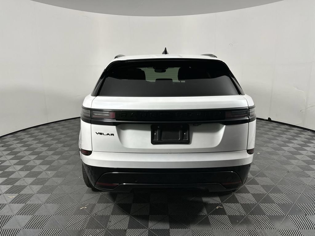 Used 2025  Land Rover Dynamic SE image 21