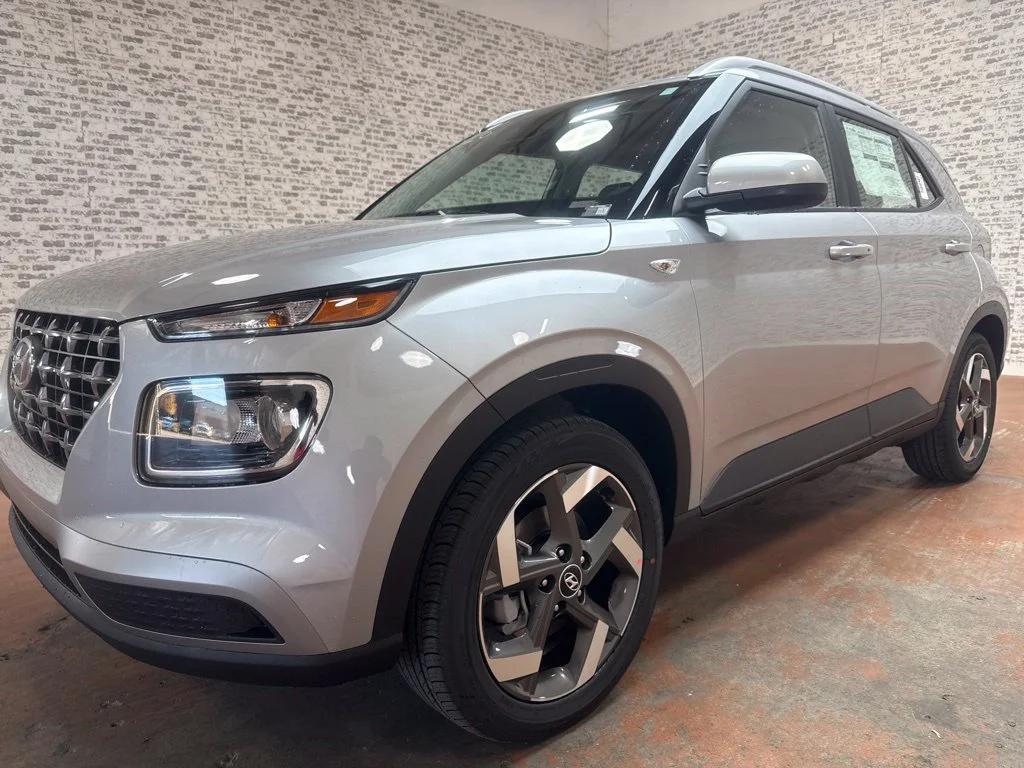 New 2026 Shimmering Silver Hyundai SEL image 3