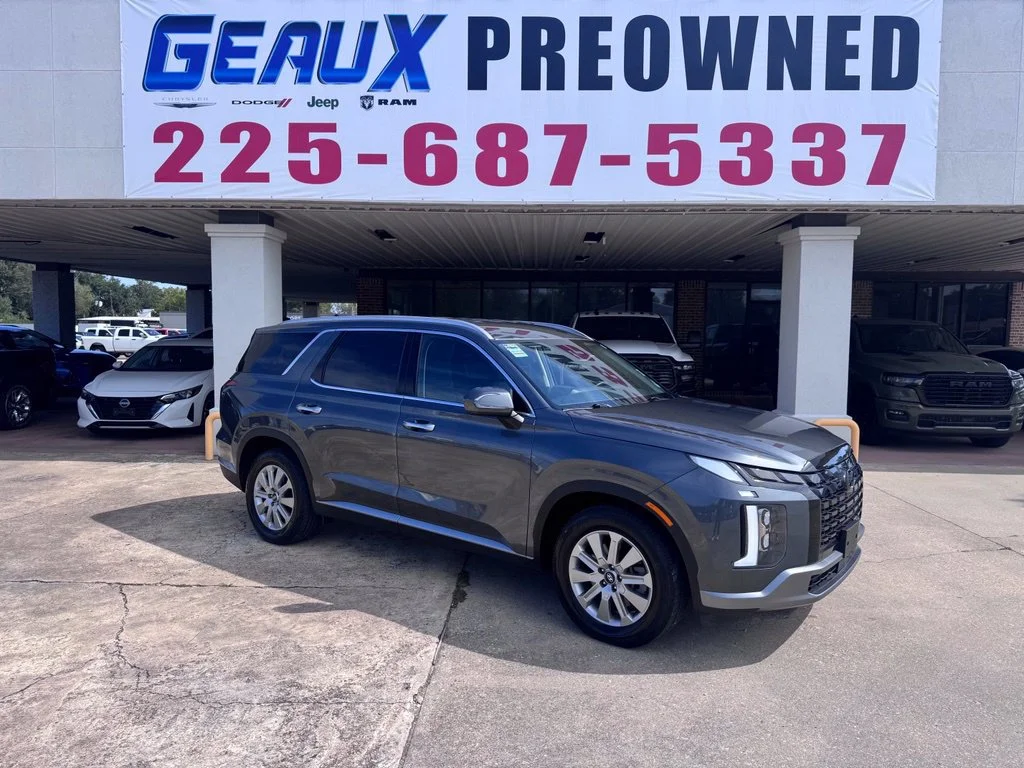 Used 2025 Gray Hyundai SEL image 1