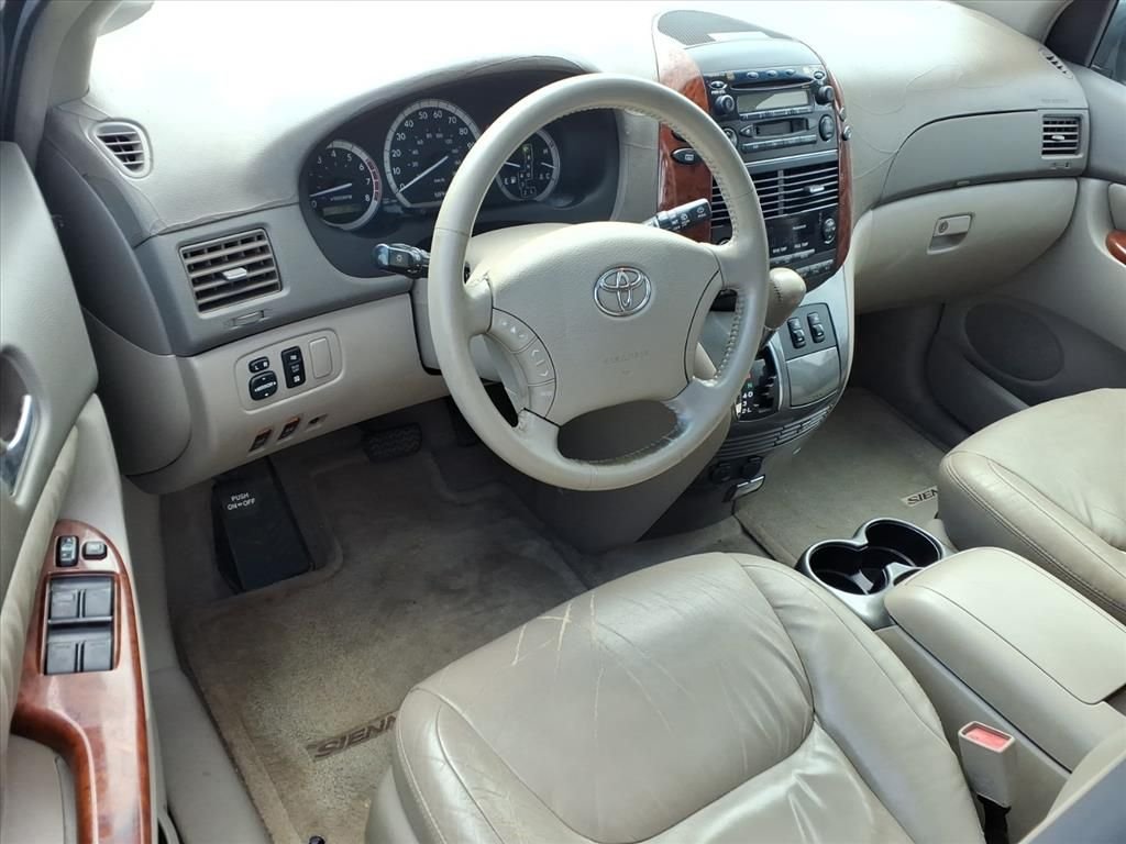 Used 2004 Green Toyota XLE image 19