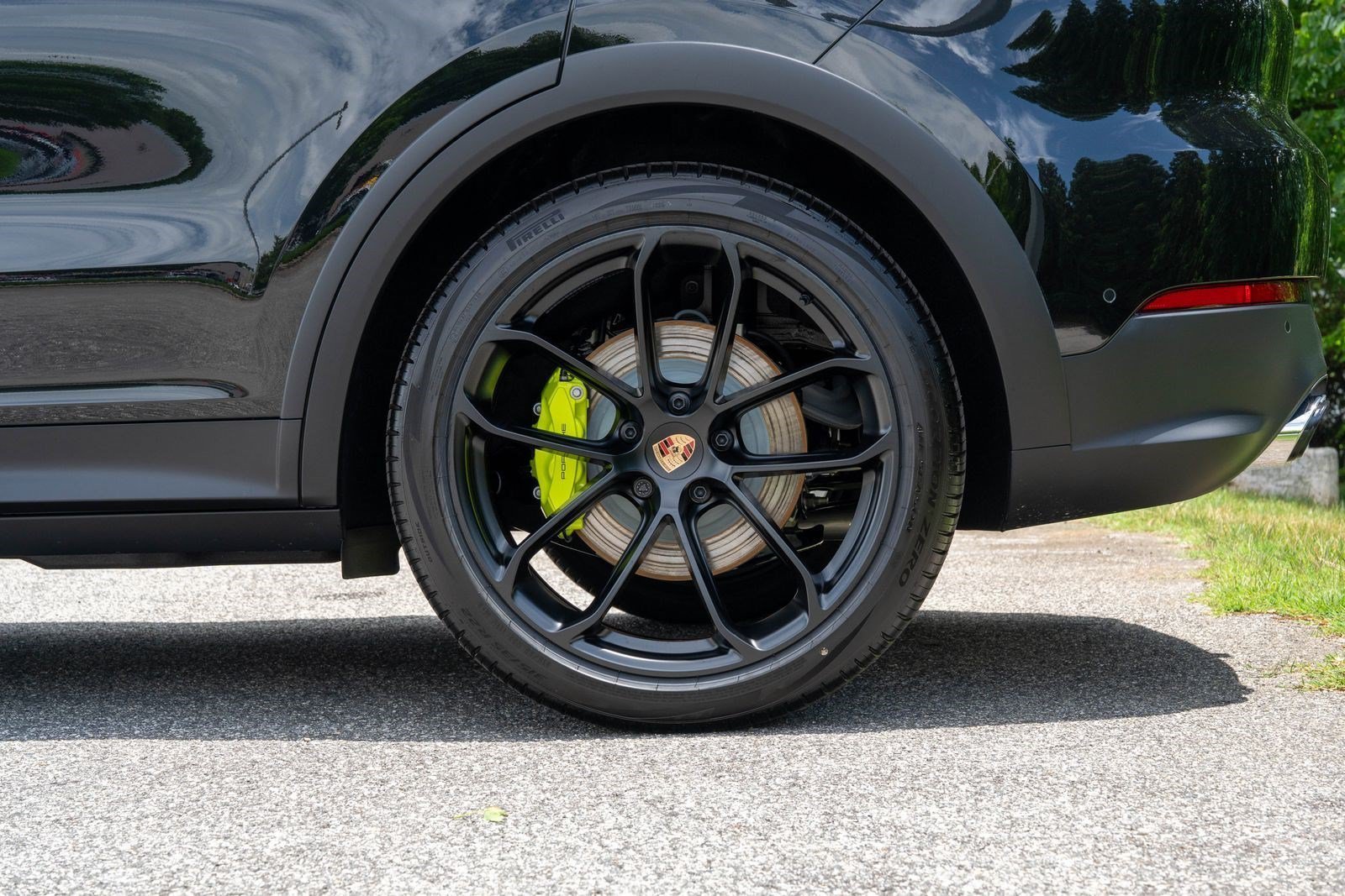 New 2026 Chromite Black Metallic Porsche E-Hybrid Coupe image 13