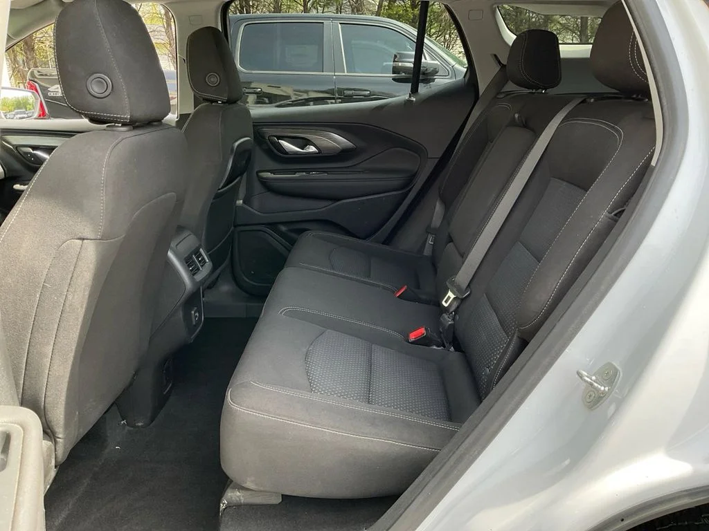 Used 2023 White GMC SLE image 27