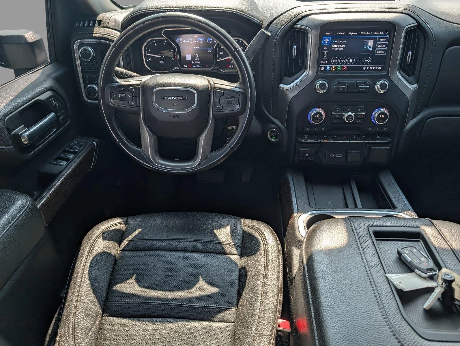 Used 2022 White Frost Tricoat GMC Denali image 30