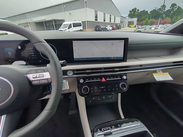 Used 2025 Black Hyundai Limited image 11