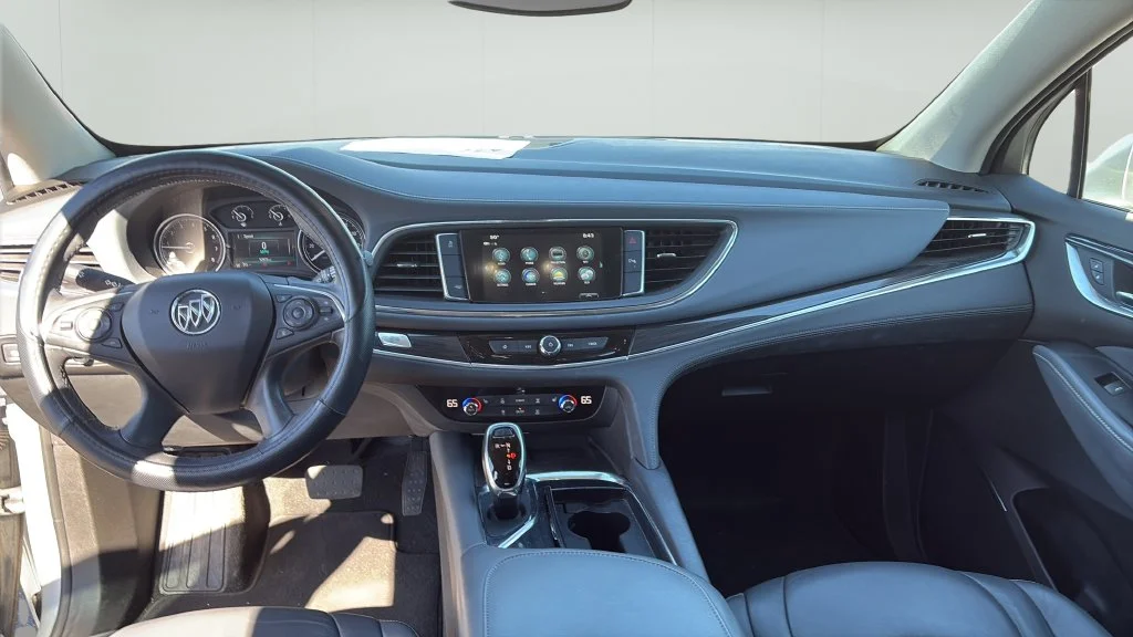 Used 2018 Silver Buick Essence image 12