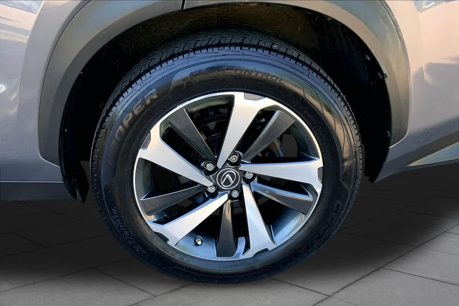2021 Lexus NX 300 - Photo 11