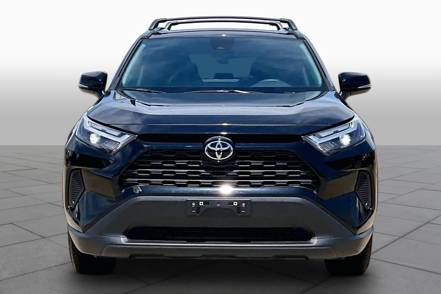 Used 2025 Midnight Black Metallic Toyota XLE image 4