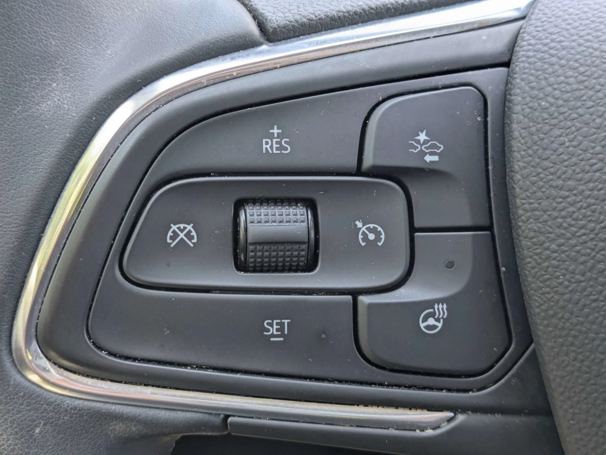 Used 2025 Summit White Buick Sport Touring image 27