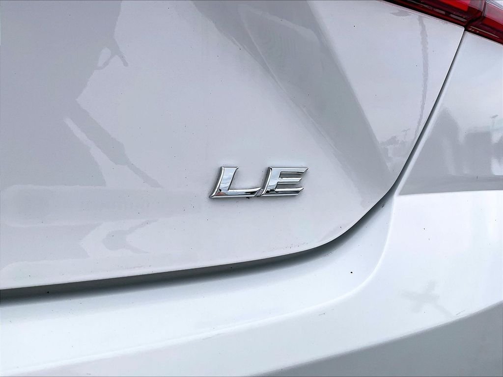 Used 2025 Ice Toyota LE image 27