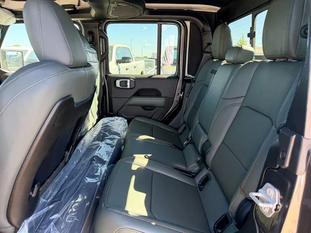 New 2026 Granite Crystal Metallic Clear-Coat Exterior Paint Jeep Mojave X image 23