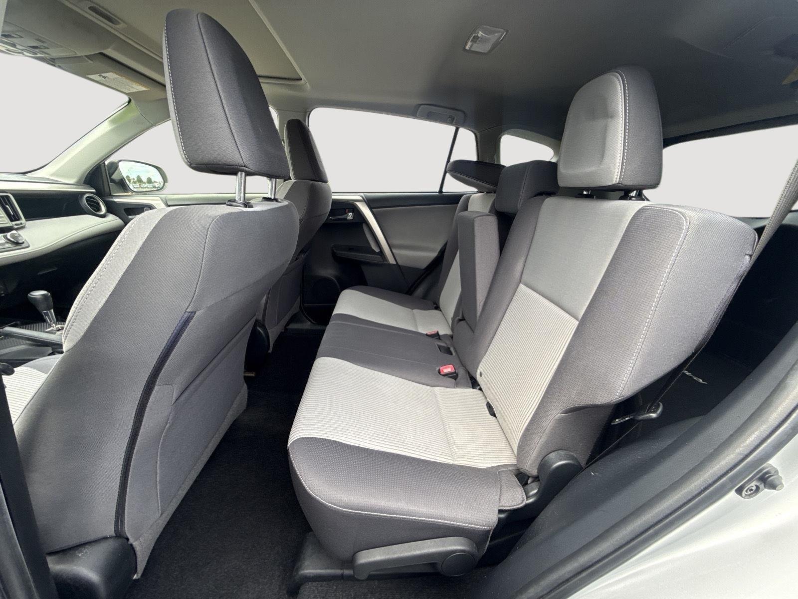 Used 2014 Classic Silver Metallic Toyota XLE image 18