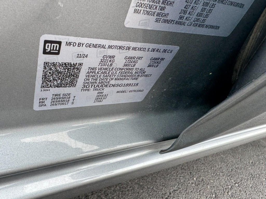 Used 2025 Silver GMC SLT image 25