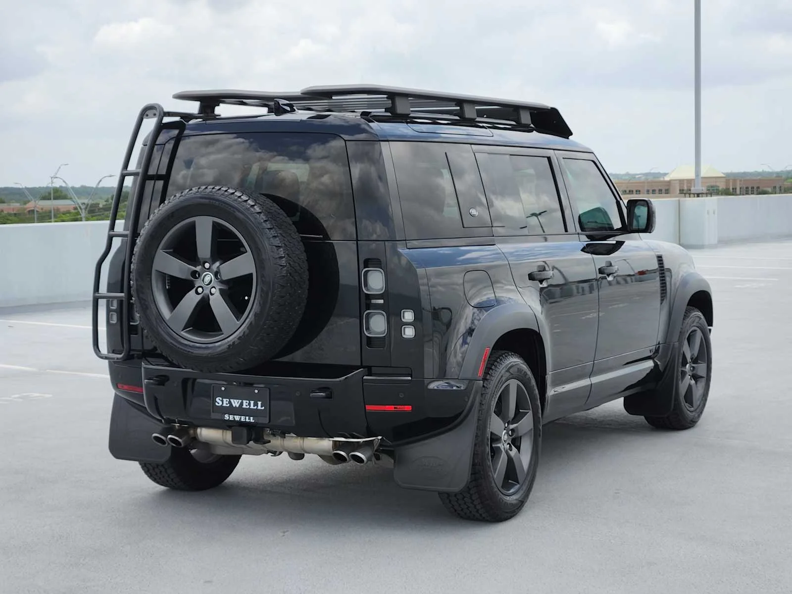 Used 2024 Santorini Black Metallic Land Rover V8 image 7