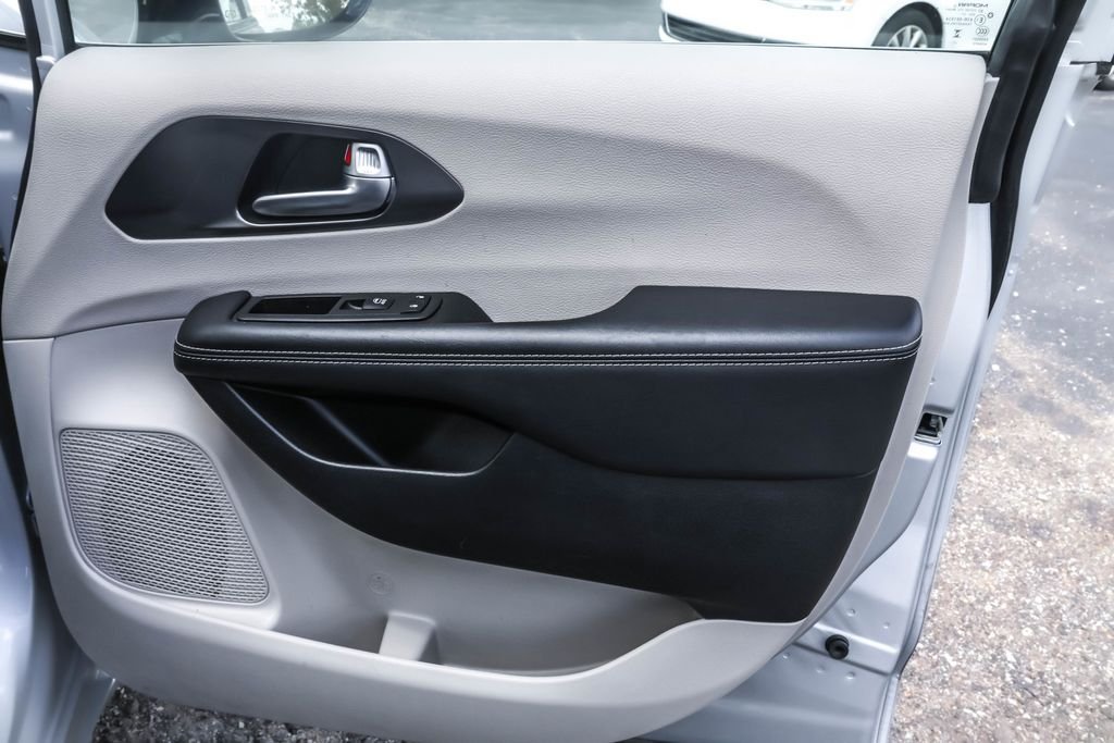 Used 2024 Silver Chrysler Select image 36