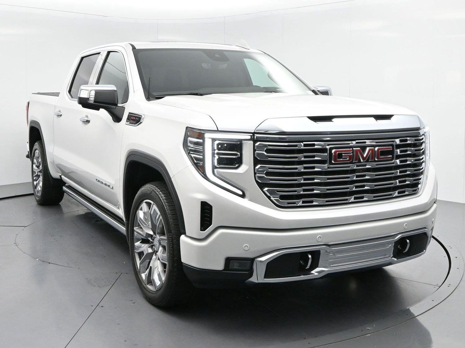 Used 2024 White Frost Tricoat GMC Denali image 2