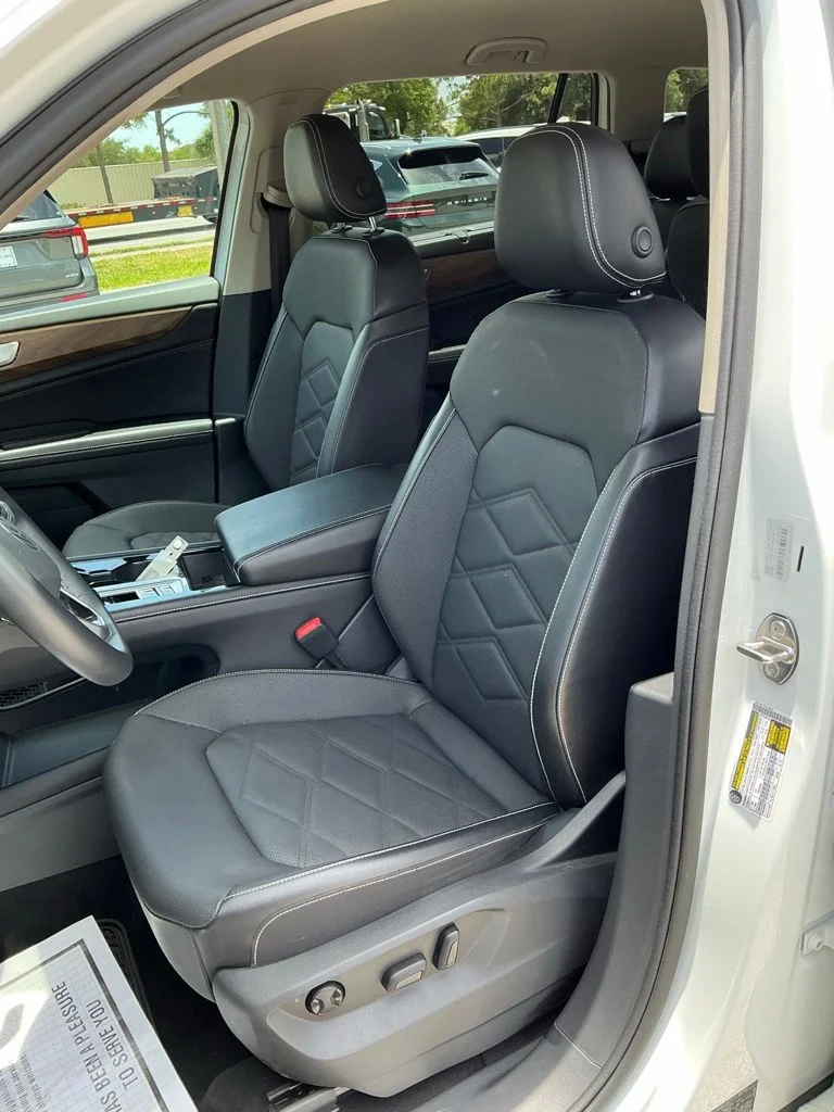 Used 2024  Volkswagen 2.0T SE w/Technology image 37
