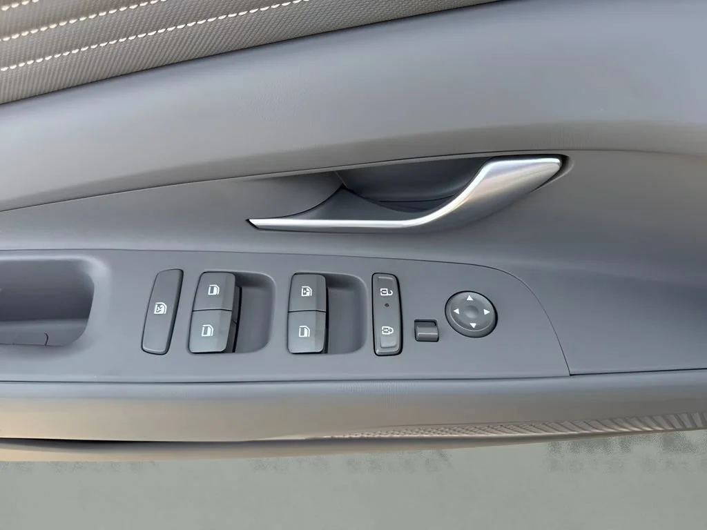 Used 2026 Gray Hyundai SEL Sport image 23