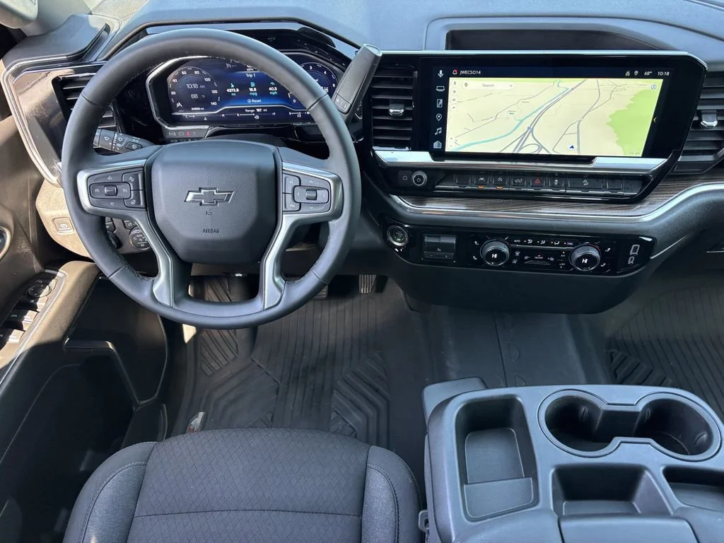 Used 2024 Summit White Chevrolet RST image 3