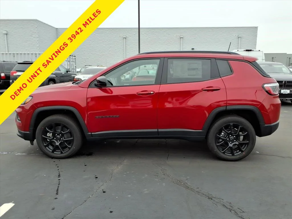 New 2026 Red Hot Pearl-Coat Exterior Paint Jeep Latitude image 3