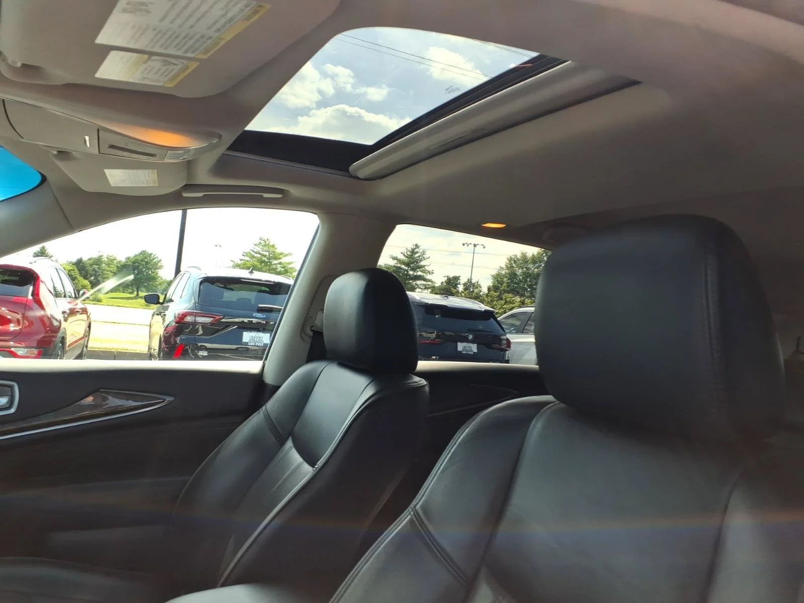 Used 2015 Majestic White INFINITI Base image 26
