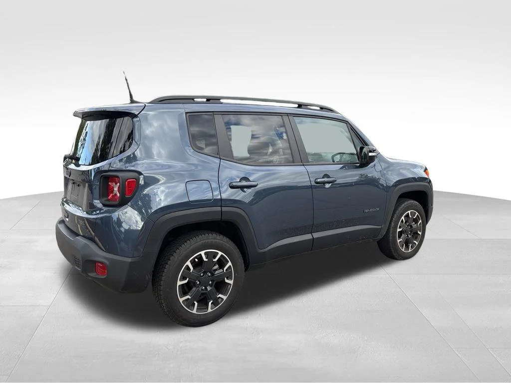 Used 2023 Blue Jeep Latitude image 3