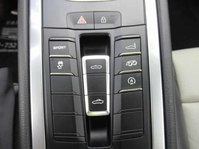 Used 2019 Blue Porsche Base image 28