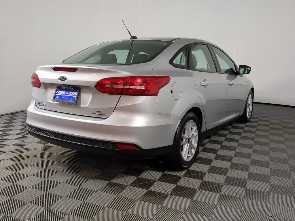 Used 2016 Gray Ford SE image 9
