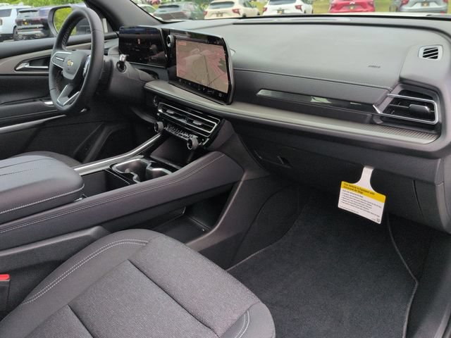 New 2026 Summit White Chevrolet LT image 31