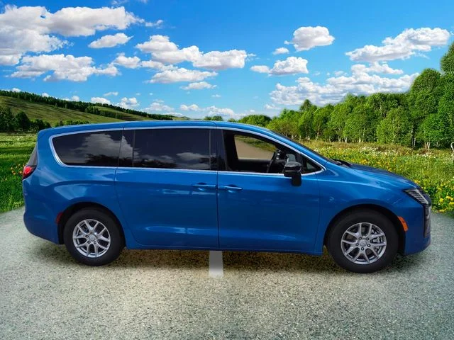 New 2027 Hydro Blue Pearl-Coat Exterior Paint Chrysler Select image 8