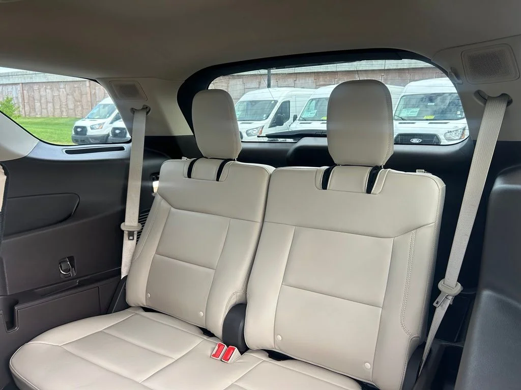 Used 2022 White Ford Platinum image 21
