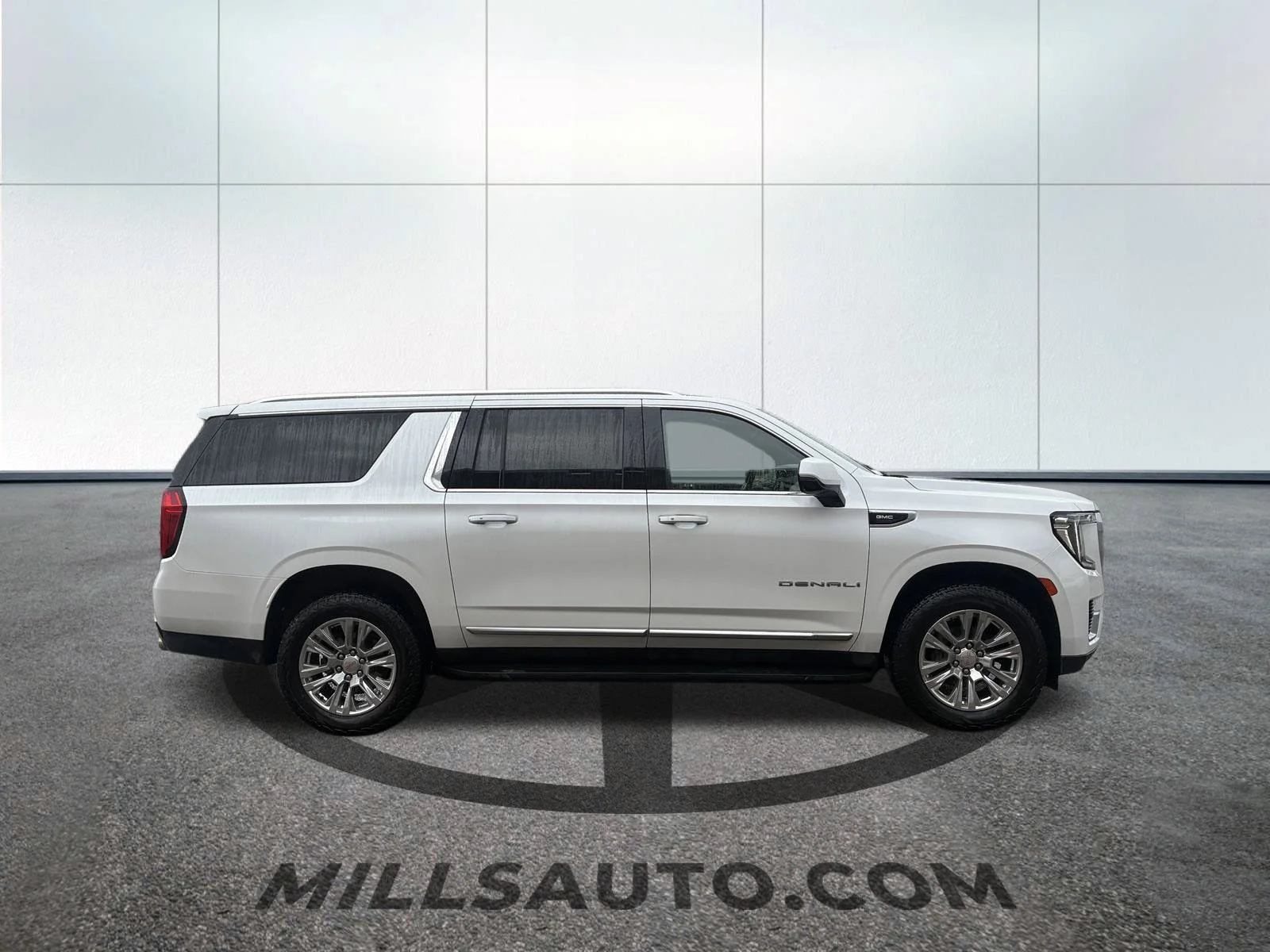 Used 2023 White GMC Denali image 5