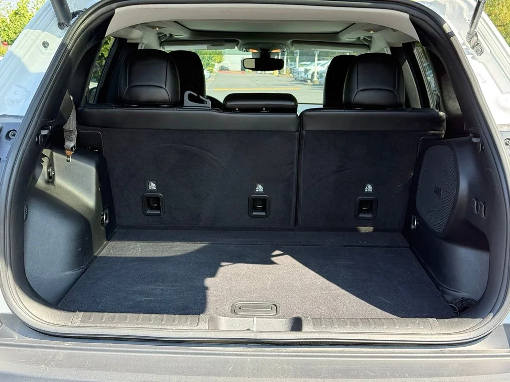 Used 2019 Bright White Clearcoat Jeep Trailhawk image 11