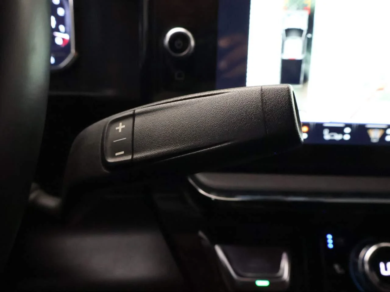 Used 2025 Summit White GMC AT4 image 14