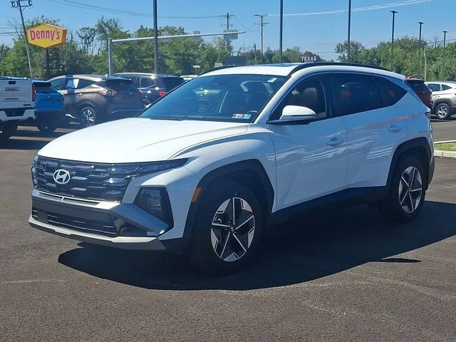 Used 2025 White Hyundai SEL Convenience image 6