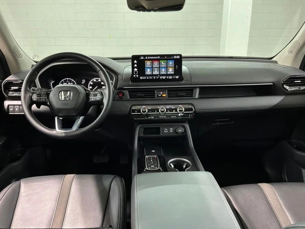 Used 2024 Modern Steel Metallic Honda Touring image 6
