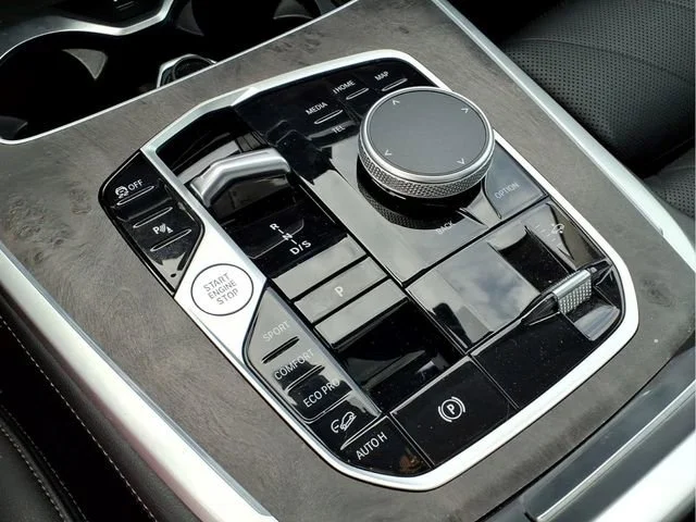 Used 2023  BMW xDrive40i image 13