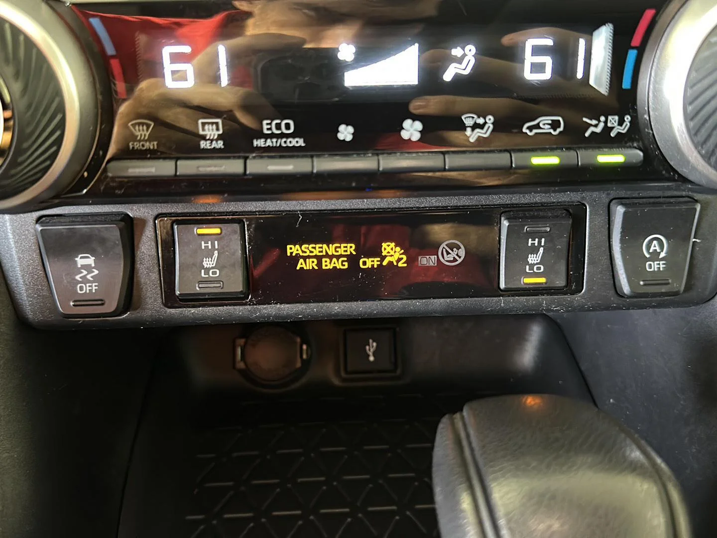 Used 2022 Magnetic Gray Metallic Toyota XLE image 9